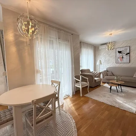 Sunnyweek Luxury Apartment